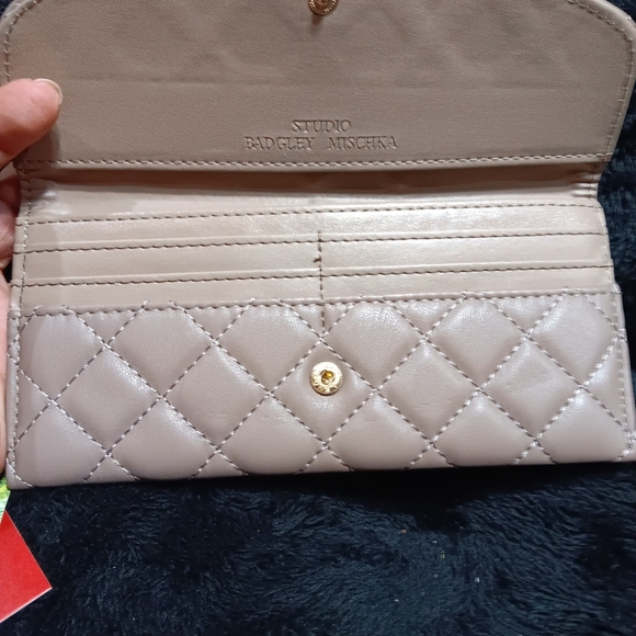 NWT Badgley Mischka quilted long wallet - Picture 5 of 7